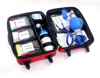足球比賽現(xiàn)場隊醫(yī)的藥箱會準備哪些東西？